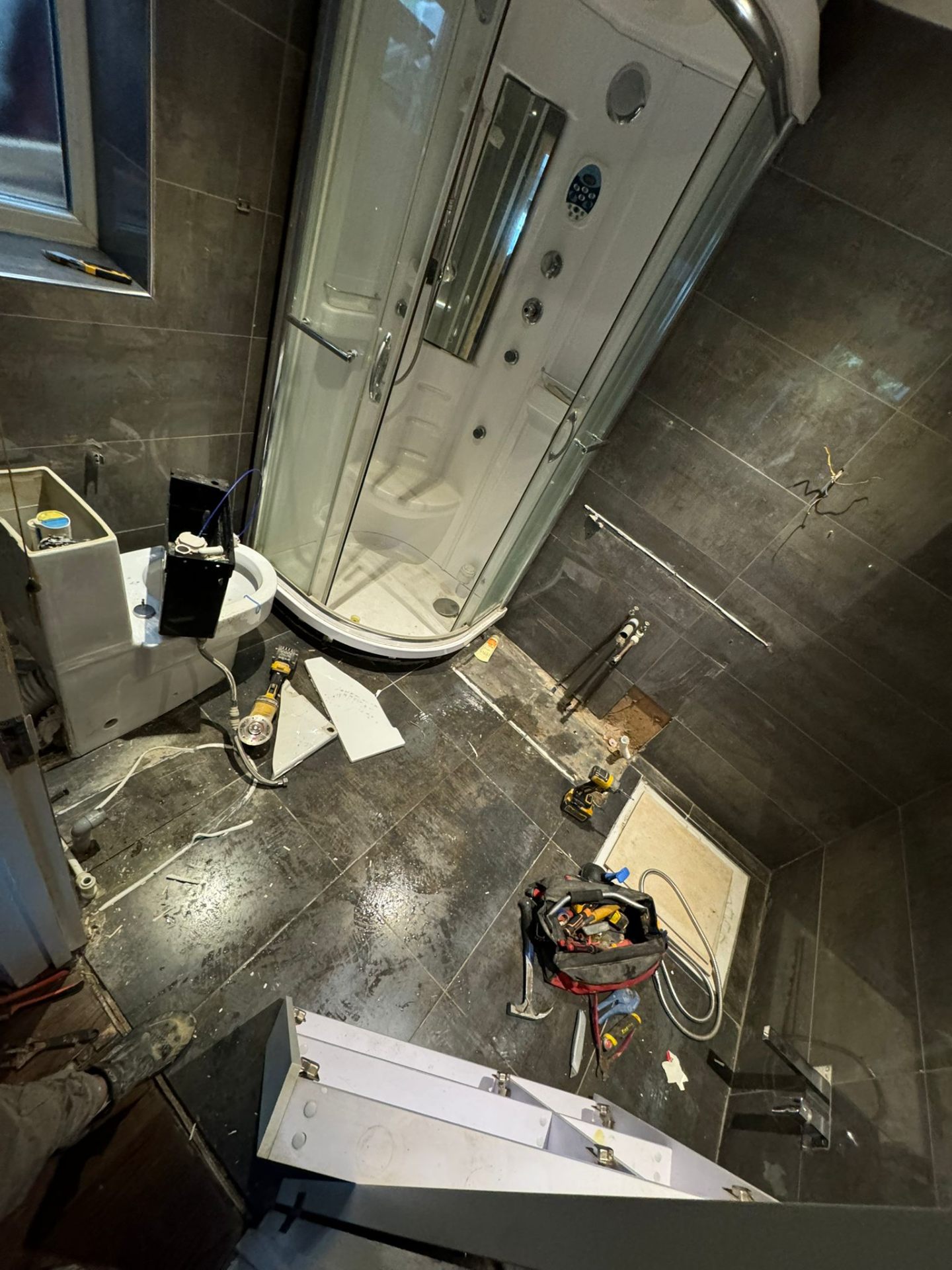 Original dated bathroom before strip-out